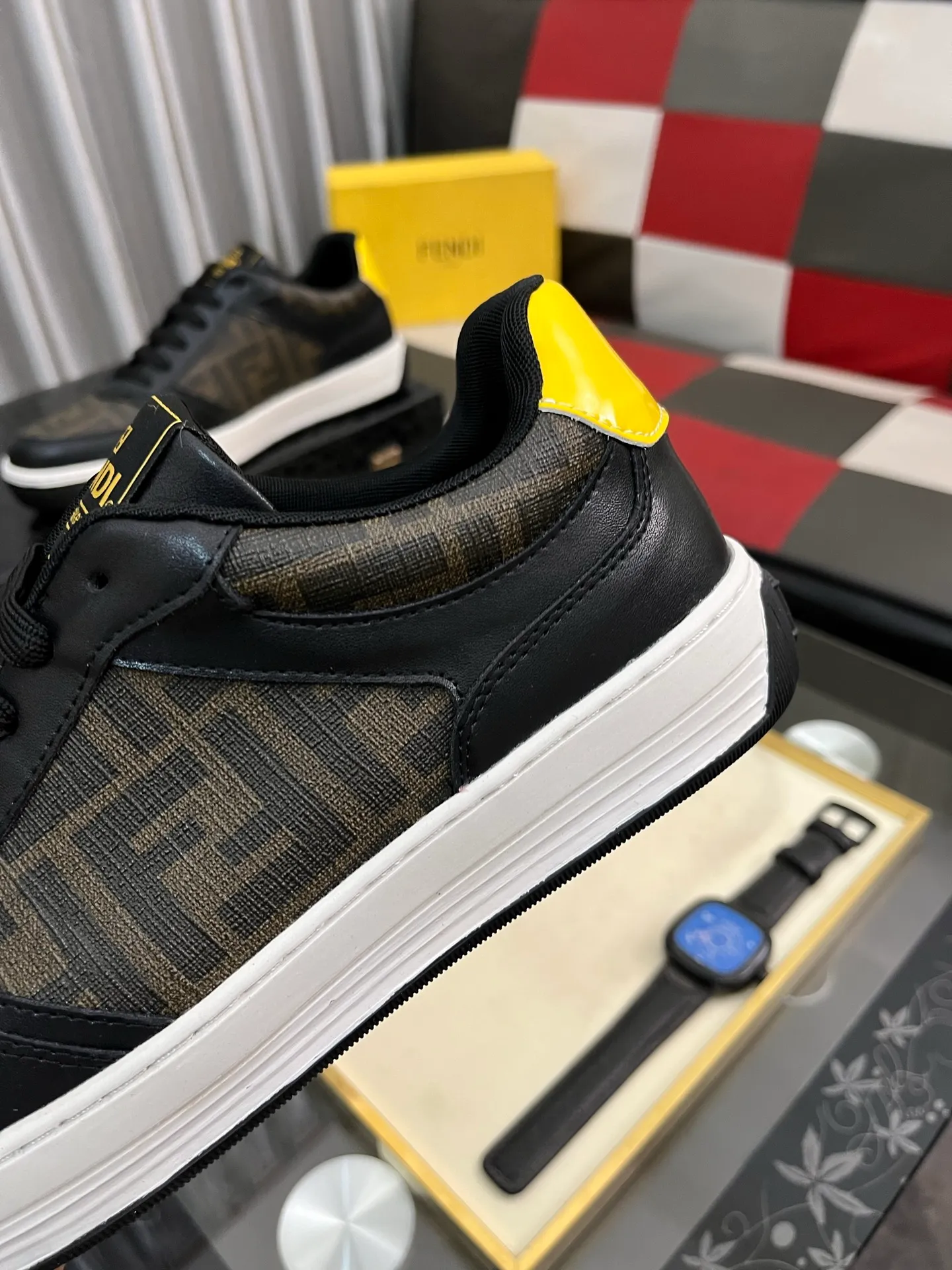 Men's Men's Shoes💰420⌚️⌚️[Fendi] Fendi's latest casual shoes for men! Available at counters simultaneously! A one-to-one replica of the original. Made entirely of imported top-grain calfskin, the interior is made of top-grain water-dyed cowhide, and the original factory-supplied rubber outsole. Leading new fashion concepts. Matching code: 38-443️⃣Colors available